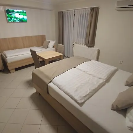 Kek Mediterran Haz Балатонфюред